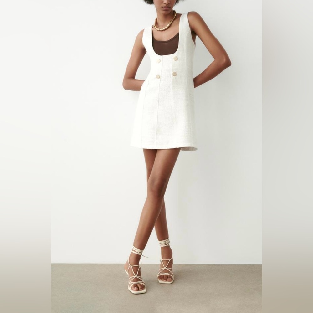 Elegant White Sleeveless‎ Dress